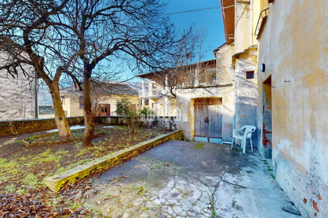 Casa semindipendente in vendita a Valchiusa