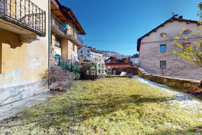 Casa semindipendente in vendita a Valchiusa