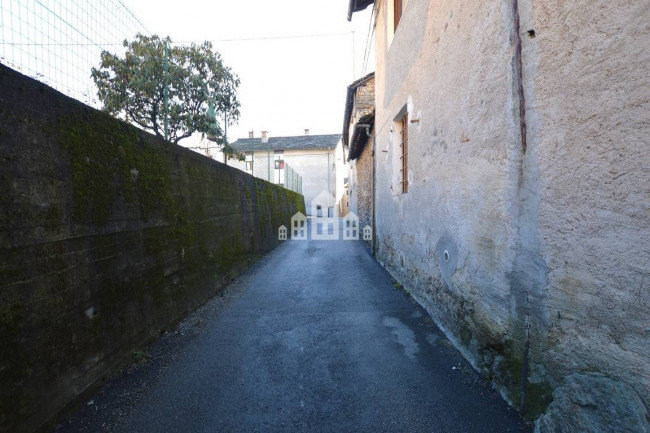 Casa semindipendente in vendita a Valchiusa