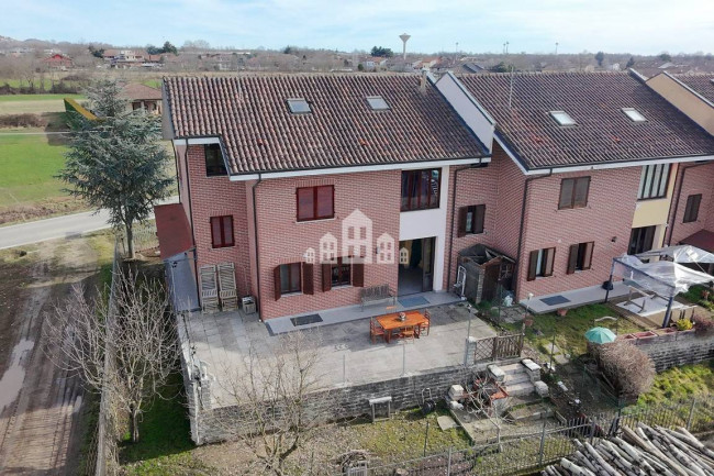 Villa a schiera di testa in vendita a San Giusto Canavese
