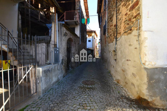 Casa semindipendente in vendita a Issiglio