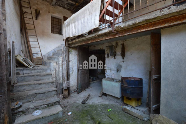 Casa semindipendente in vendita a Issiglio