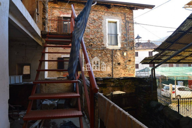 Casa semindipendente in vendita a Issiglio