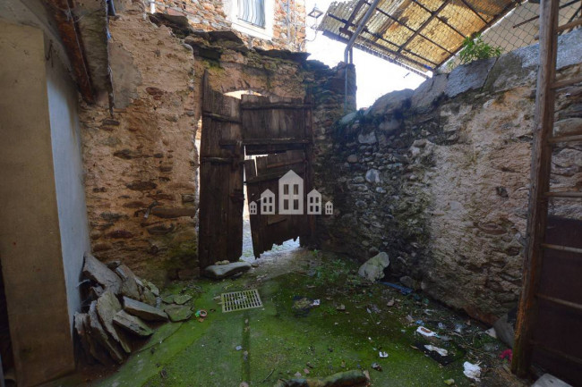 Casa semindipendente in vendita a Issiglio