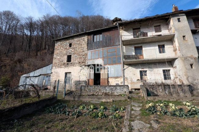 Casa semindipendente in vendita a Traversella