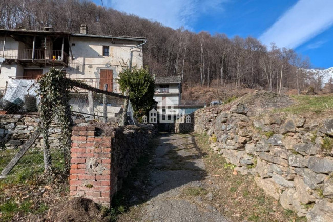 Casa semindipendente in vendita a Traversella