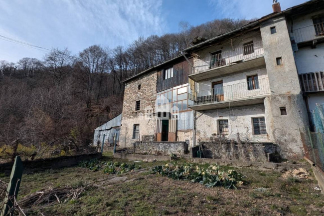 Casa semindipendente in vendita a Traversella