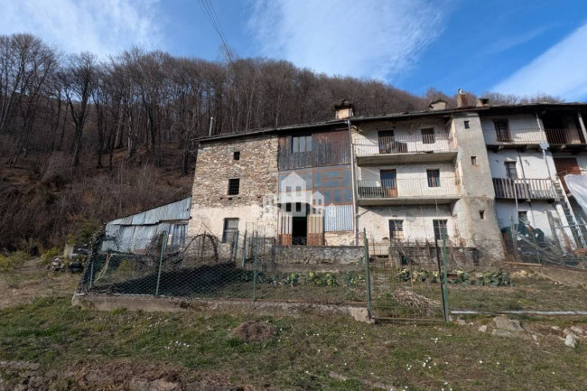 Casa semindipendente in vendita a Traversella
