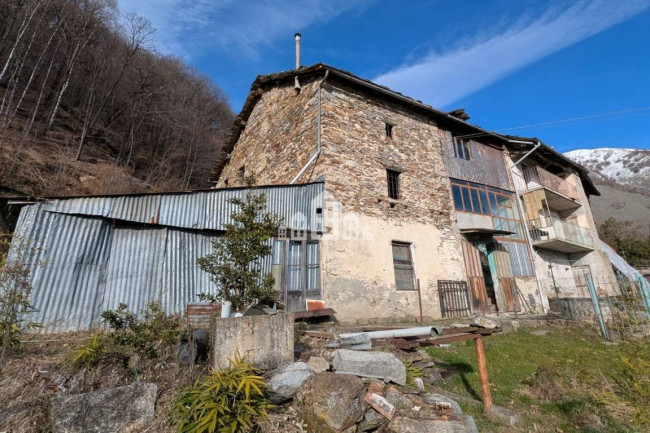 Casa semindipendente in vendita a Traversella