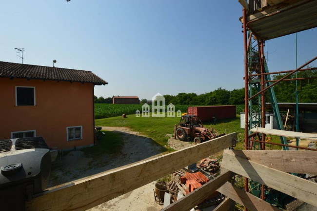 Casa semindipendente in vendita a Strambino