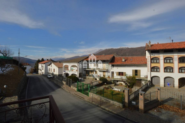 Casa semindipendente in vendita a Val di Chy