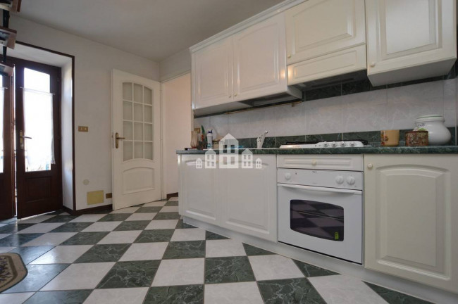 Casa semindipendente in vendita a Val di Chy