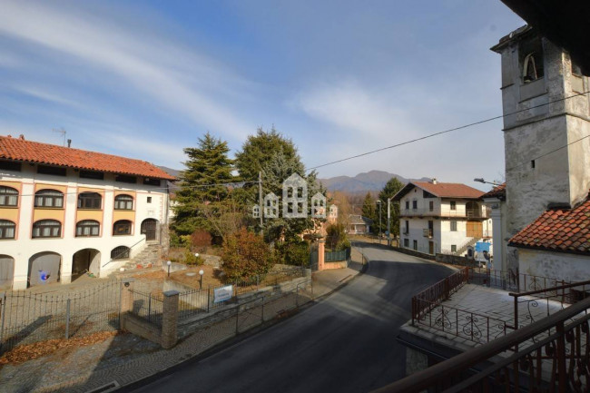 Casa semindipendente in vendita a Val di Chy