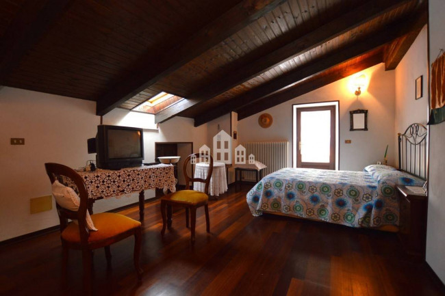 Casa semindipendente in vendita a Val di Chy
