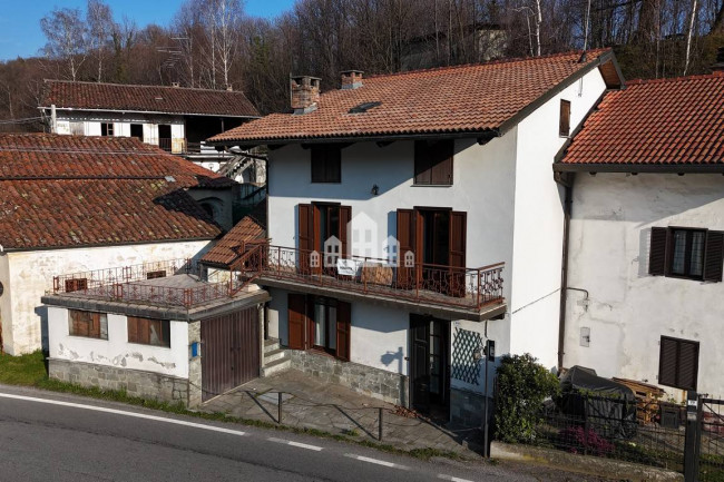 Casa semindipendente in vendita a Val di Chy