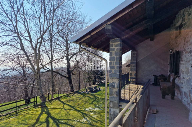 Casa semindipendente in vendita a Valchiusa