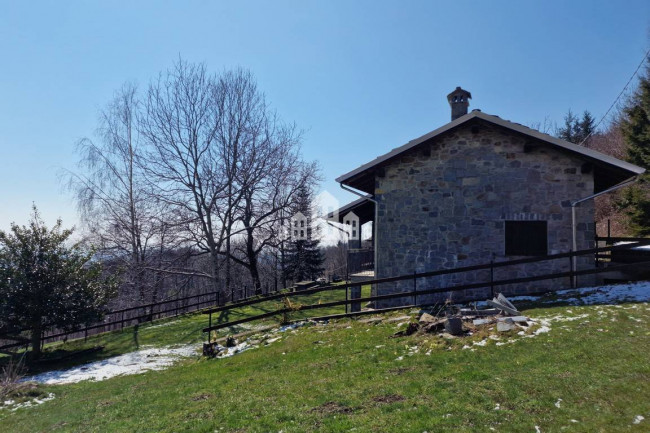 Casa semindipendente in vendita a Valchiusa