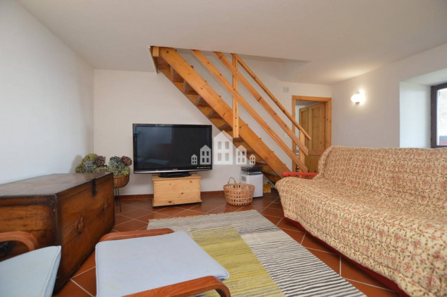 Casa semindipendente in vendita a Valchiusa