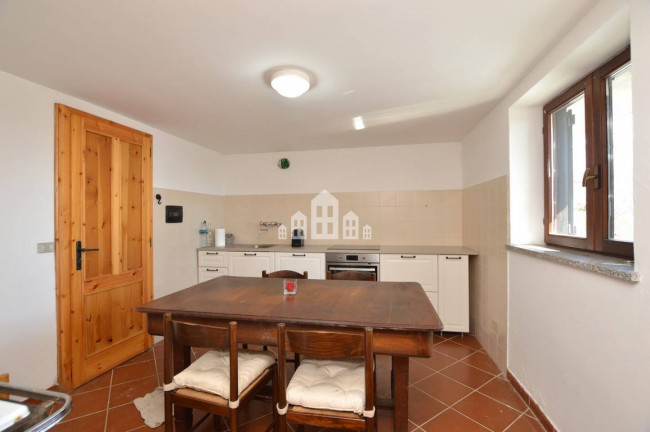 Casa semindipendente in vendita a Valchiusa