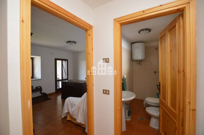 Casa semindipendente in vendita a Valchiusa