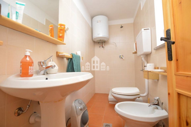 Casa semindipendente in vendita a Valchiusa