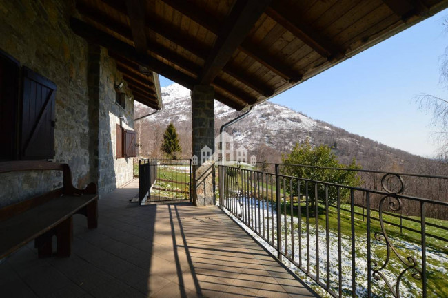 Casa semindipendente in vendita a Valchiusa