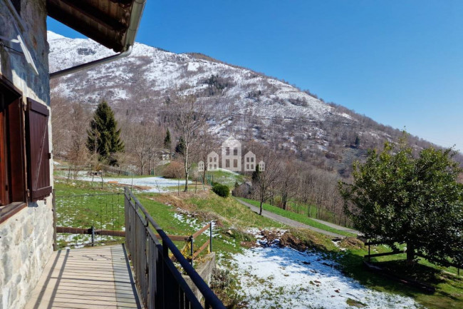 Casa semindipendente in vendita a Valchiusa