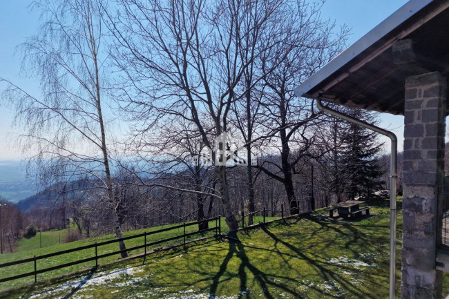 Casa semindipendente in vendita a Valchiusa