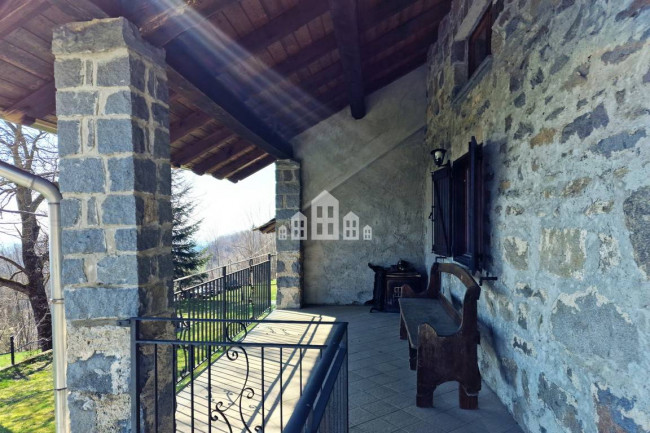 Casa semindipendente in vendita a Valchiusa