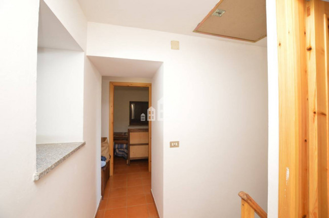 Casa semindipendente in vendita a Valchiusa