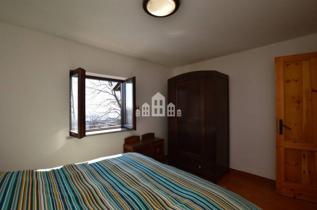 Casa semindipendente in vendita a Valchiusa