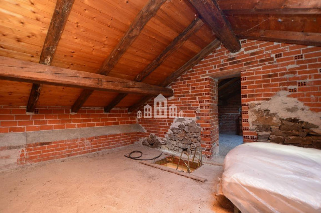 Casa semindipendente in vendita a Valchiusa