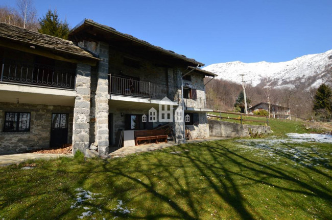 Casa semindipendente in vendita a Valchiusa