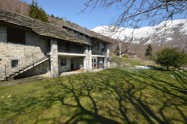 Casa semindipendente in vendita a Valchiusa