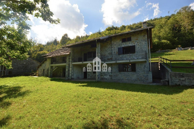 Casa semindipendente in vendita a Valchiusa