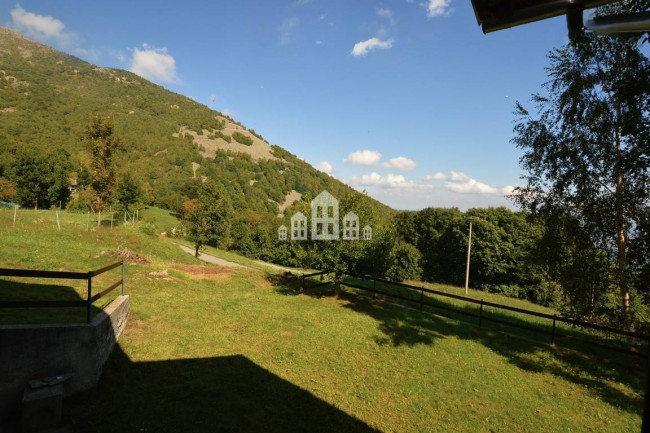 Casa semindipendente in vendita a Valchiusa