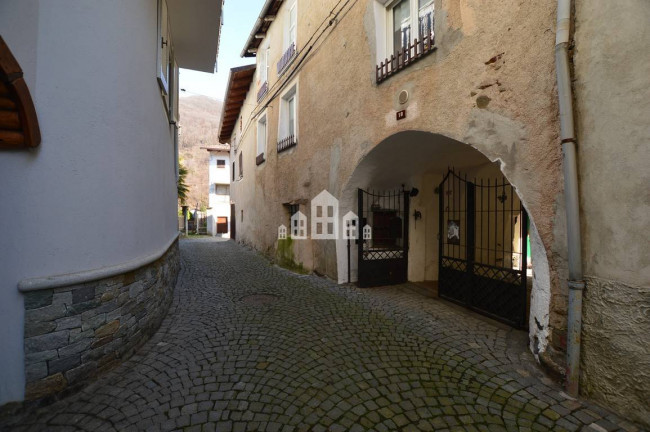 Casa semindipendente in vendita a Issiglio
