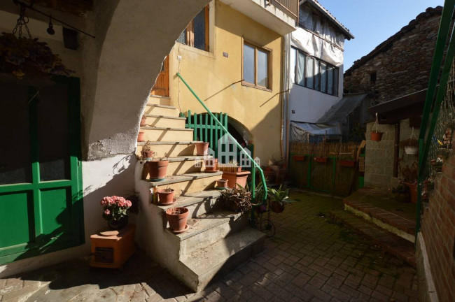 Casa semindipendente in vendita a Issiglio