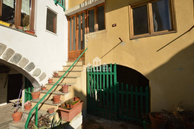 Casa semindipendente in vendita a Issiglio
