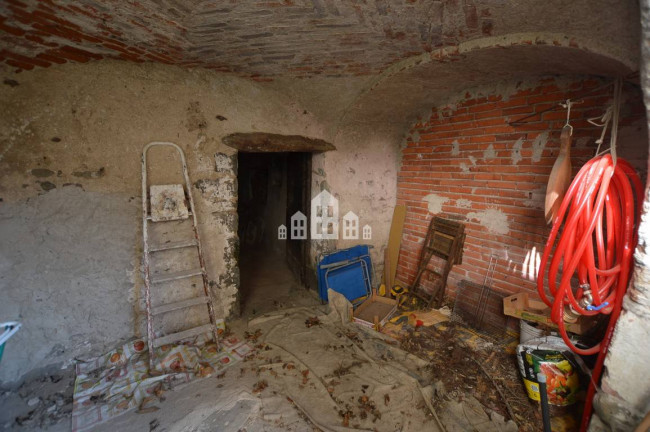 Casa semindipendente in vendita a Issiglio
