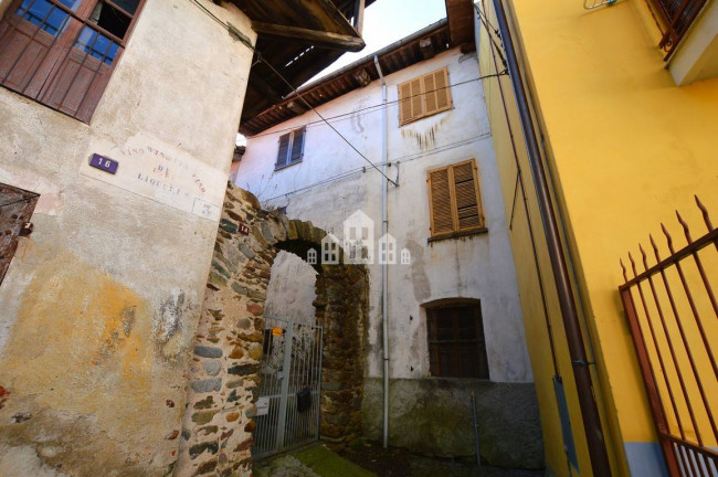 Casa semindipendente in vendita a Issiglio