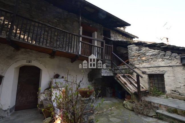 Casa semindipendente in vendita a Arnad