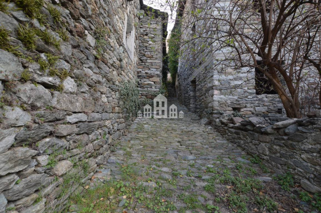 Casa semindipendente in vendita a Arnad