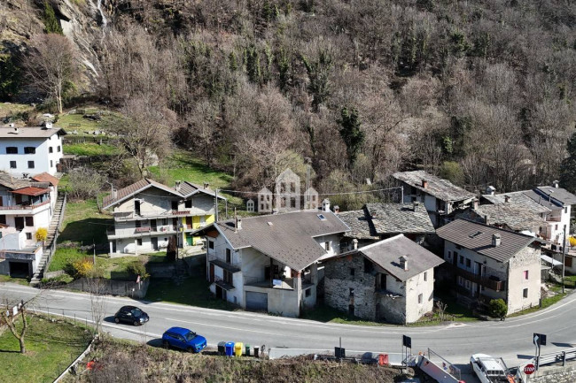 Casa semindipendente in vendita a Locana