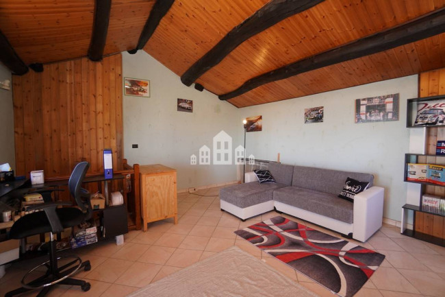 Casa semindipendente in vendita a Chiesanuova