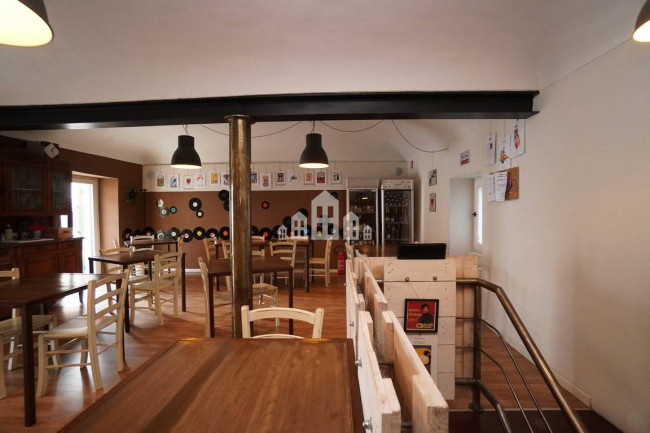 Attività commerciale in vendita a Rivarolo Canavese