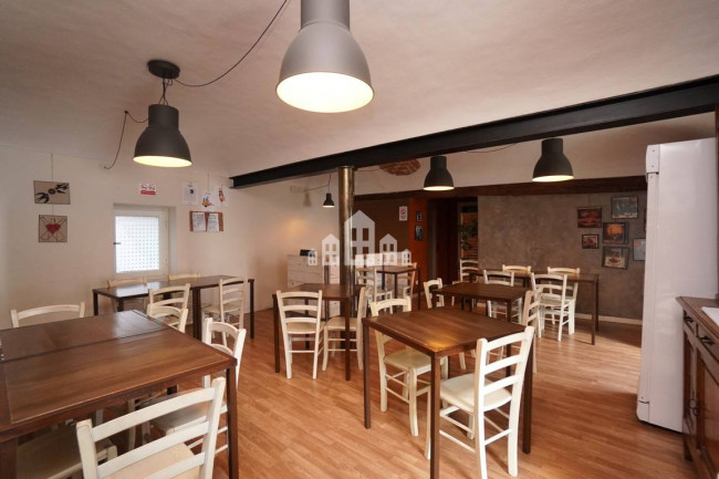 Attività commerciale in vendita a Rivarolo Canavese