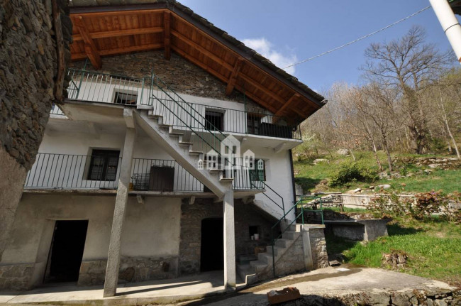 Casa semindipendente in vendita a Noasca