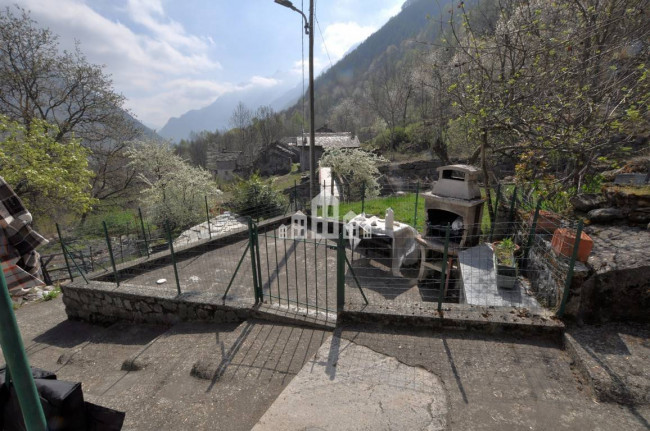 Casa semindipendente in vendita a Noasca