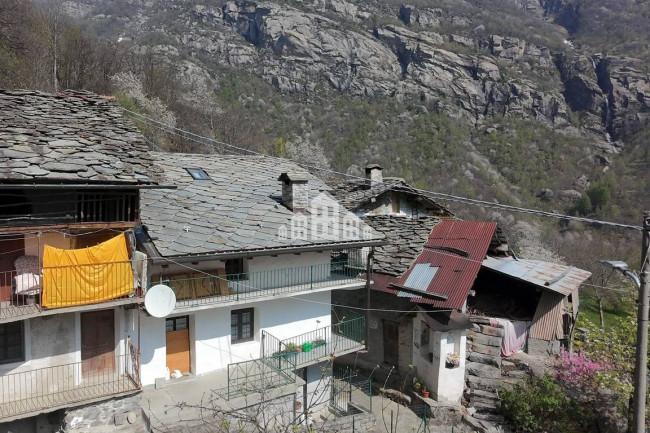 Casa semindipendente in vendita a Noasca